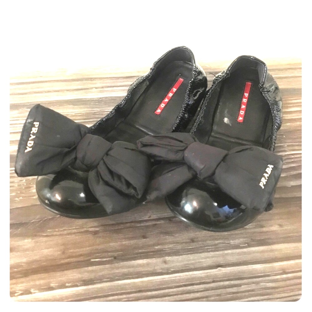Prada glars bow